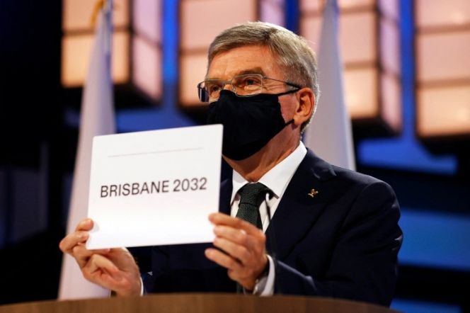 Президент МОК Томас Бах объявляет о выборе Брисбена столицей летней Олимпиады-2032