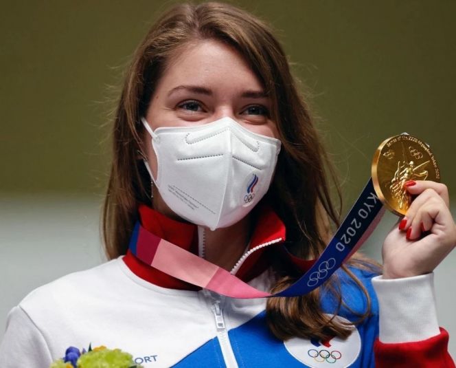 Теперь в копилке Виталины Бацарашкиной три медали из Токио — две золотые и одна серебряная. 
Фото: Олимпийский комитет России