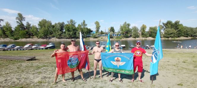 В Барнауле состоялся первый фестиваль по плаванию в открытой воде, посвященный Дню ВДВ
