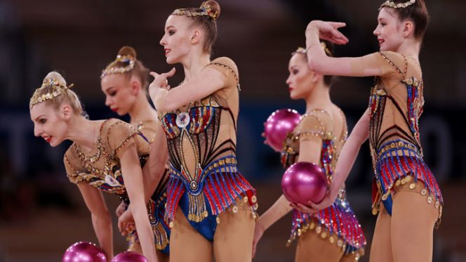 Российская команда по художественной гимнастике выполняет групповые упражнения по художественной гимнастике. Фото: Getty Image