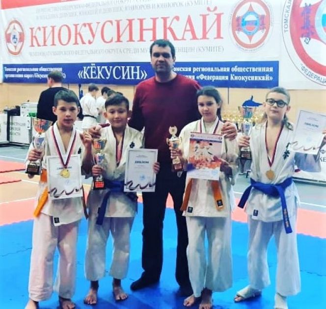 Алтайские спортсмены завоевали четыре медали на первенстве Сибири по киокусинкай