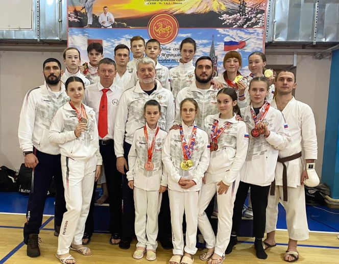 С новыми поясами и медалями. Алтайские каратисты успешно выступили на чемпионате и первенстве России по каратэ SKIF