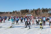 Участниками центрального старта юбилейной массовой гонки "Лыжня России" в Барнауле стали более 1500 человек (фоторепортаж)