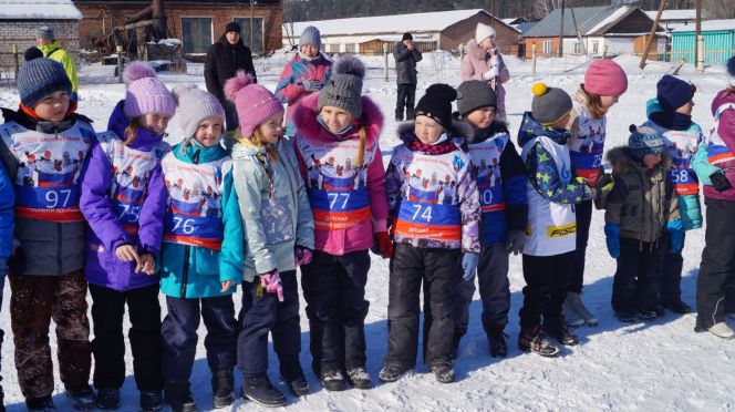 В селе Енисейское Бийского района прошли массовые детские старты «Лыжня здоровья»