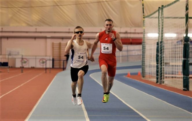 Александр Должиков - трехкратный победитель всероссийских легкоатлетических соревнований спортсменов с нарушением зрения