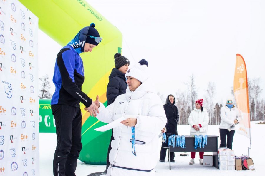 На финале проекта "На лыжи!" Егор Бобров из Рубцовска отличился трижды, а медали получал из рук легендарной Елены Вяльбе