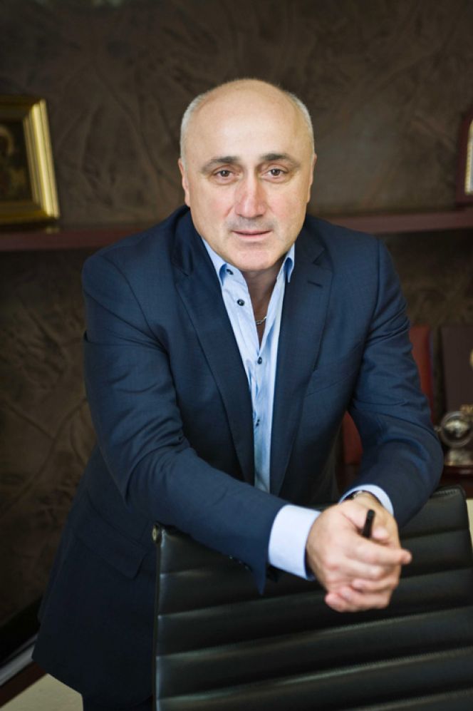 Президенту федерации бокса Алтайского края Нодару Шонии – 50 лет.