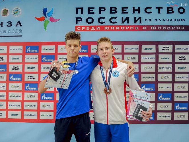 Глеб Власов (справа) с победителем соревнований Даниилом Косенковым из Санкт-Петербурга. Фото: Андрей Дёмин