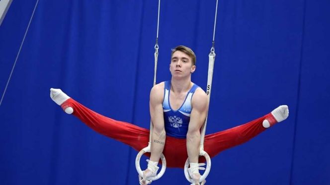 Сергей Найдин выполняет упражнение на кольцах. Фото: Федерация спортивной гимнастики России