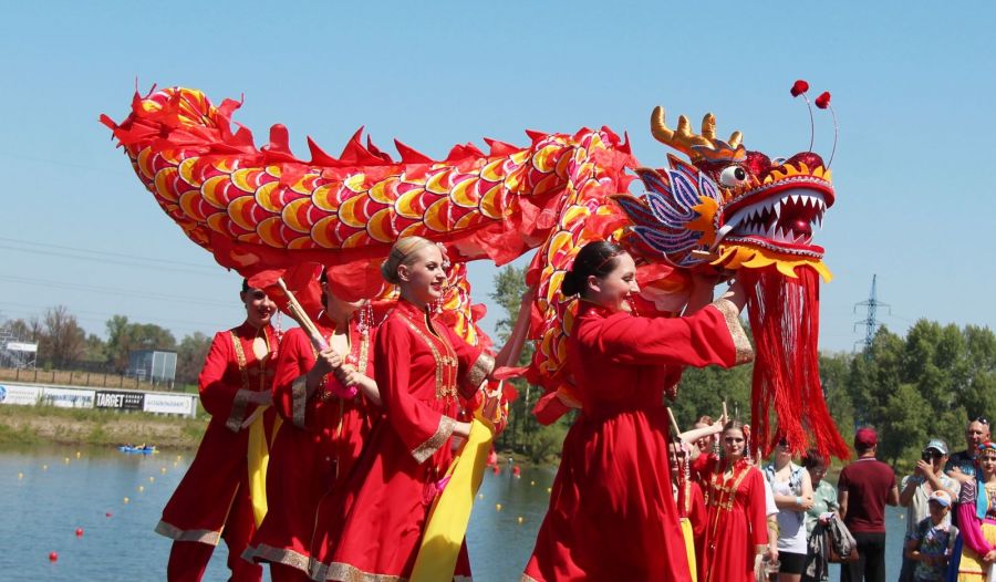 "Танец дракона" стал кульминацией развлекательной части праздника