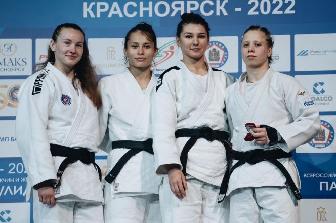 Дарья Храмойкина (слева) - серебряный призёр Всероссийских соревнований памяти Владимира Гулидова