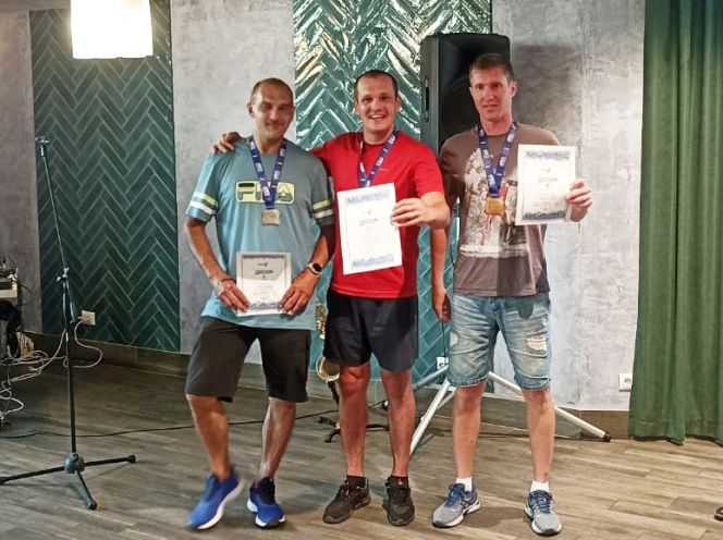 Иван Лыжин (в центре) стал двукратным чемпионом России в личных гонках