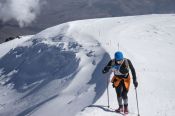 Член барнаульского клуба любителей бега «Восток» Сергей Половинкин совершил скоростное восхождение на восточную вершину Эльбруса.