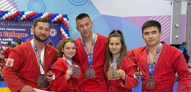 Алтайские самбисты завоевали семь медалей Кубка Сибири  