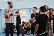 Экс-игрок БК «Барнаул» Вячеслав Ворончихин провёл мастер-класс для учеников барнаульской школы