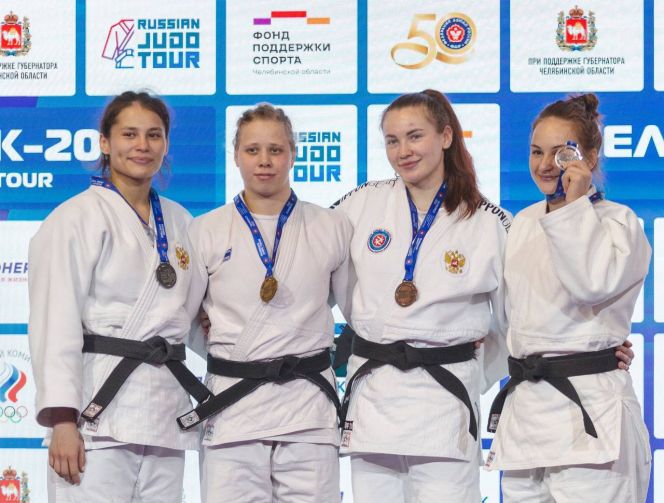 В Челябинске Дарья Храмойкина (вторая справа) завоевала бронзовую медаль. Фото:Федерация дзюдо России 