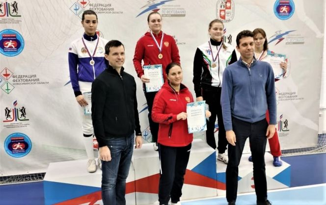 Саблистка Арина Захаренко стала серебряным призером первенства Сибири среди юниорок до 21 года 