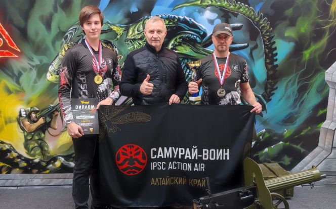 Слева направо: Иван Кальянов, Сергей Петров и Дмитрий Баутин