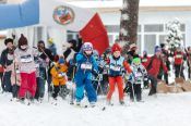 Более 100 детей приняли участие в бэбигонке на призы Деда Мороза в Барнауле 