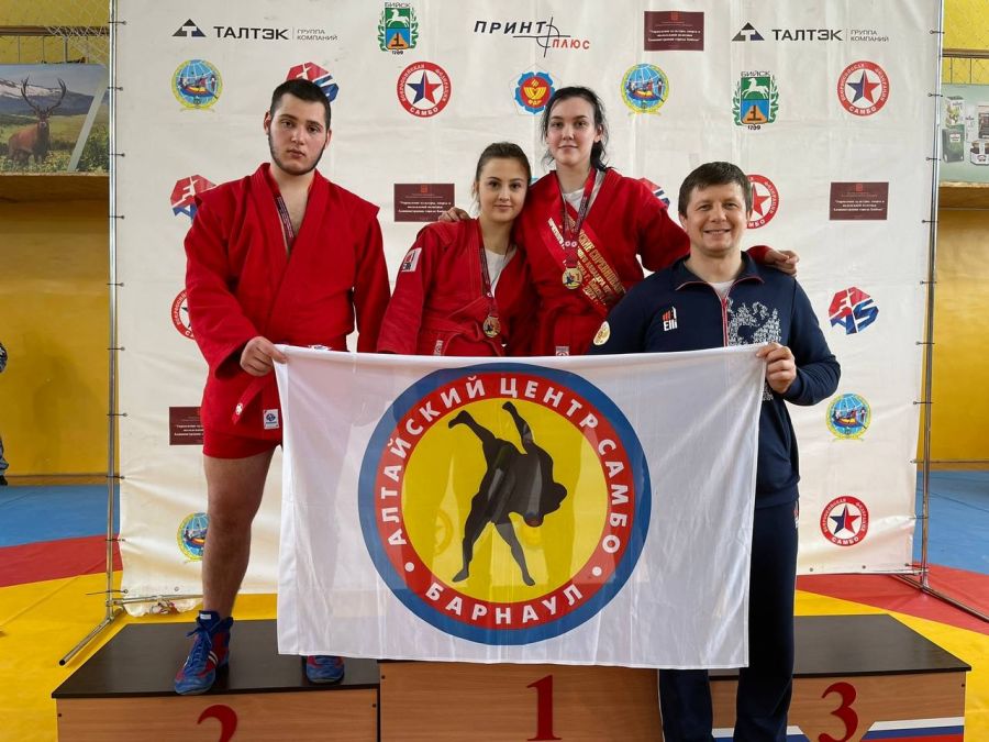 На Всероссийском юношеском Мемориале Чернышева в Бийске алтайские борцы завоевали 24 медали