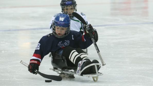 На лёд приглашаются дети. Федерация адаптивного хоккея проведёт в Барнауле открытые тренировки по следж-хоккею