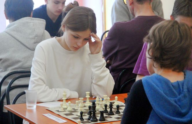 Перед заключительным туром шахматных соревнований олимпиады лидирует Павловский район, на два очка отстают благовещенцы