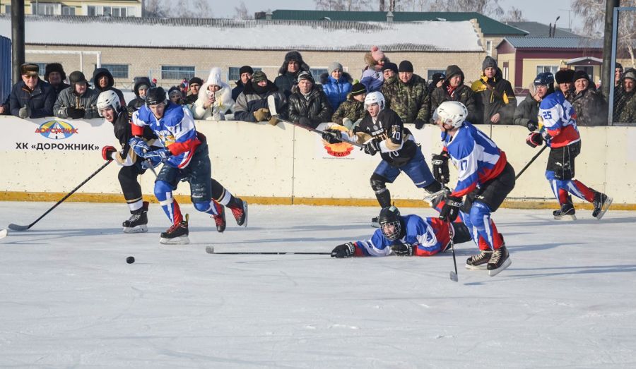 Хоккейные баталии в Ключах. Фото: газета "Степной маяк"