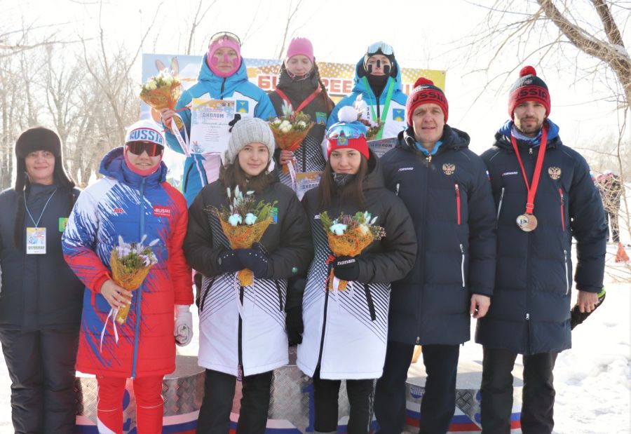 Министр спорта края Максим Рябцев провёл награждение призёров первого дня соревнований лыжников (женщины 3 км, мужчины 5 км классикой)