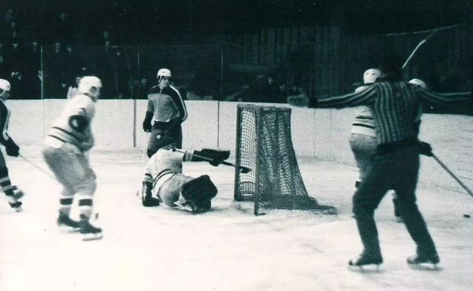 Страницы истории алтайского хоккея. Январь 1968 года. «Мотор» останавливает лидера