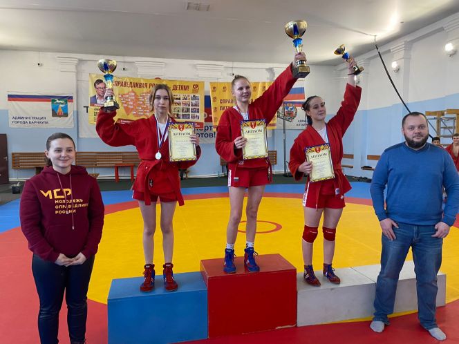 Определены победители и призёры турнира по самбо XLIII краевой спартакиады спортшкол среди юношей и девушек 16−18 лет