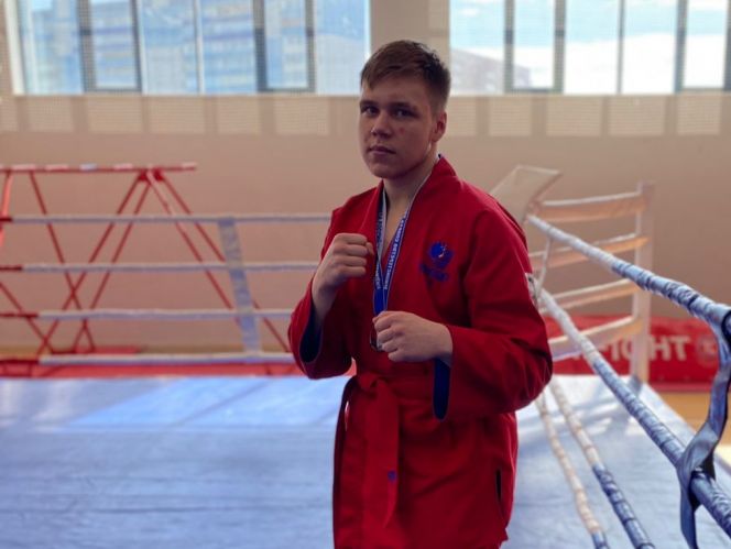 Барнаулец Егор Шмаков стал серебряным призёром юношеского первенства России 