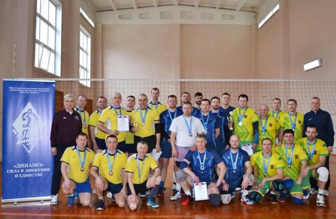 В Барнауле состоялся краевой турнир по волейболу среди ветеранов правоохранительных и силовых структур