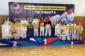 Команда бийской СШ №2 вернулась с россыпью медалей межрегионального турнира по каратэ WKF в Красноярске