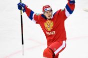  Василий Глотов, сделавший первые шаги в хоккее на барнаульском льду, оформил дубль за сборную «России 25»