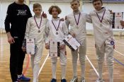 На межрегиональном турнире в Новосибирске алтайские саблисты завоевали две медали