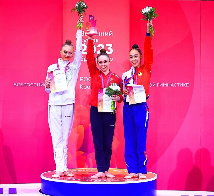 В Красноярске Алина Перфильева выиграла многоборье и три индивидуальных вида. Фото: Дмитрий Ваганов