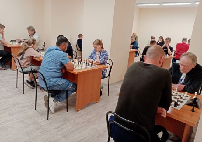 Николай Бедарев – чемпион Бийска по быстрым шахматам