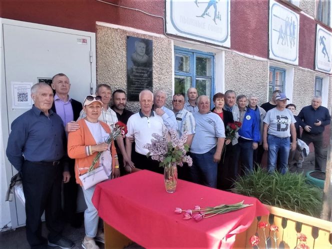 В Михайловском районе открыли мемориальную доску заслуженному учителю РФ Владимиру Корнаушенко