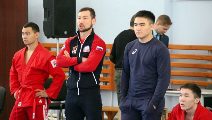И спортсмен, и тренер: Владимир Жданов о борьбе, музыке и уважении к самбистам
