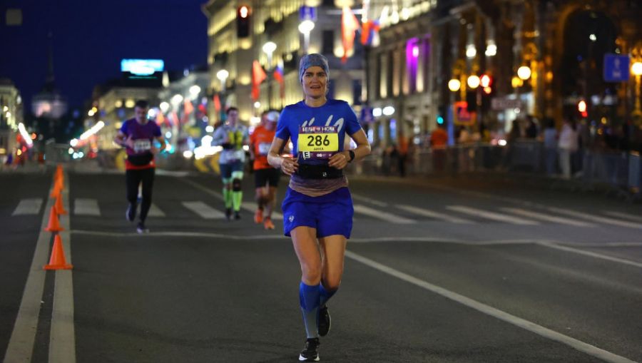 Анна Недобиткова на марафоне в Санкт-Петербурге. Фото: altapress.ru