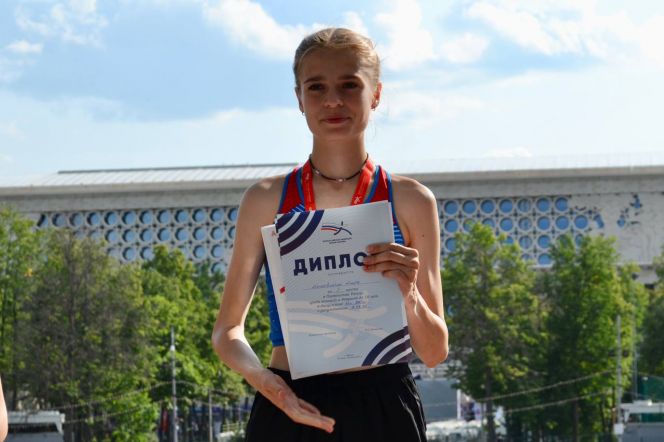 Вера Быковских - победительнца первенства России среди спортсменок до 18 лет в беге на 800 метров. Фото: ВФЛА