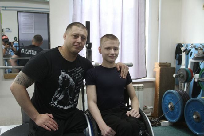 Владислав Нартов с тренером Александром Аксеновым. Фото: Ярослав Махначев
