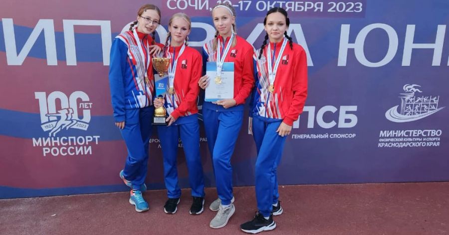 Легкоатлетки из Мамонтово стали лучшими на "Шиповке юных" среди команд сельских школ в возрастной группе до 16 лет