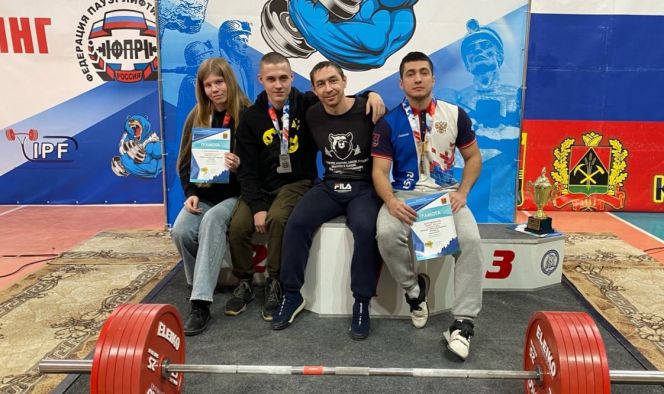 Бийские атлеты завоевали три медали на чемпионате и первенстве Сибири в троеборье  