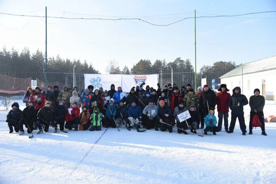 Будем играть - и точка! Мороз не помешал барнаульцам принять участие во Всероссийском марафоне дворового хоккея 