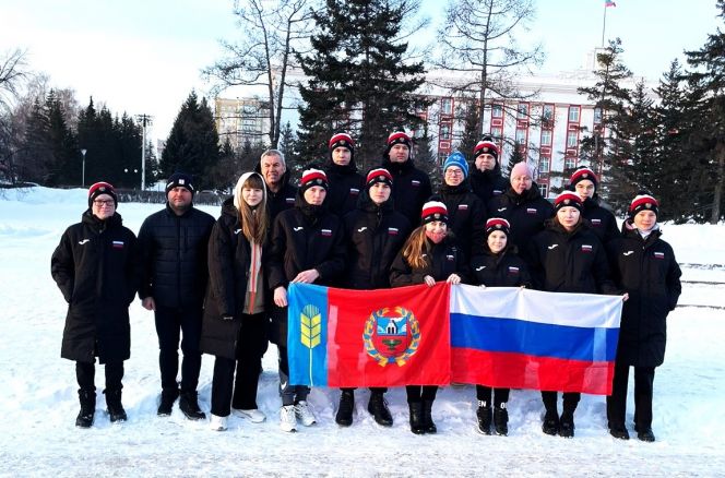 Спортивная делегация Алтайского края перед отъездом на I зимние игры "Большой Алтай"