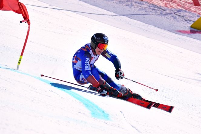 Олег Фураев на трассе слалома-гиганта. Фото: Федерация горнолыжного спорта России