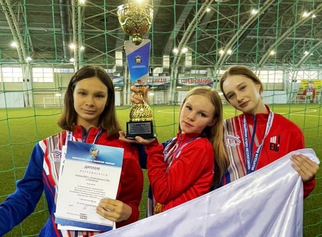 Чур меня! Школьницы из села Мамонтово выиграли всероссийские соревнования «Шиповка юных»