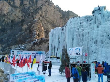 Барнаулец Дмитрий Гребенников на дебютном этапе Кубка мира по ледолазанию занял шестое место.