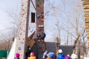 В барнаульском парке «Изумрудный» прошли краевые соревнования по технике альпинизма «Весенние связки – 2017».